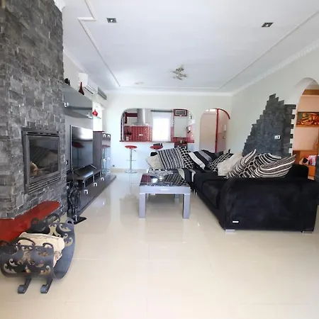 Дом отдыха Agradable Con Piscina Торевьиа